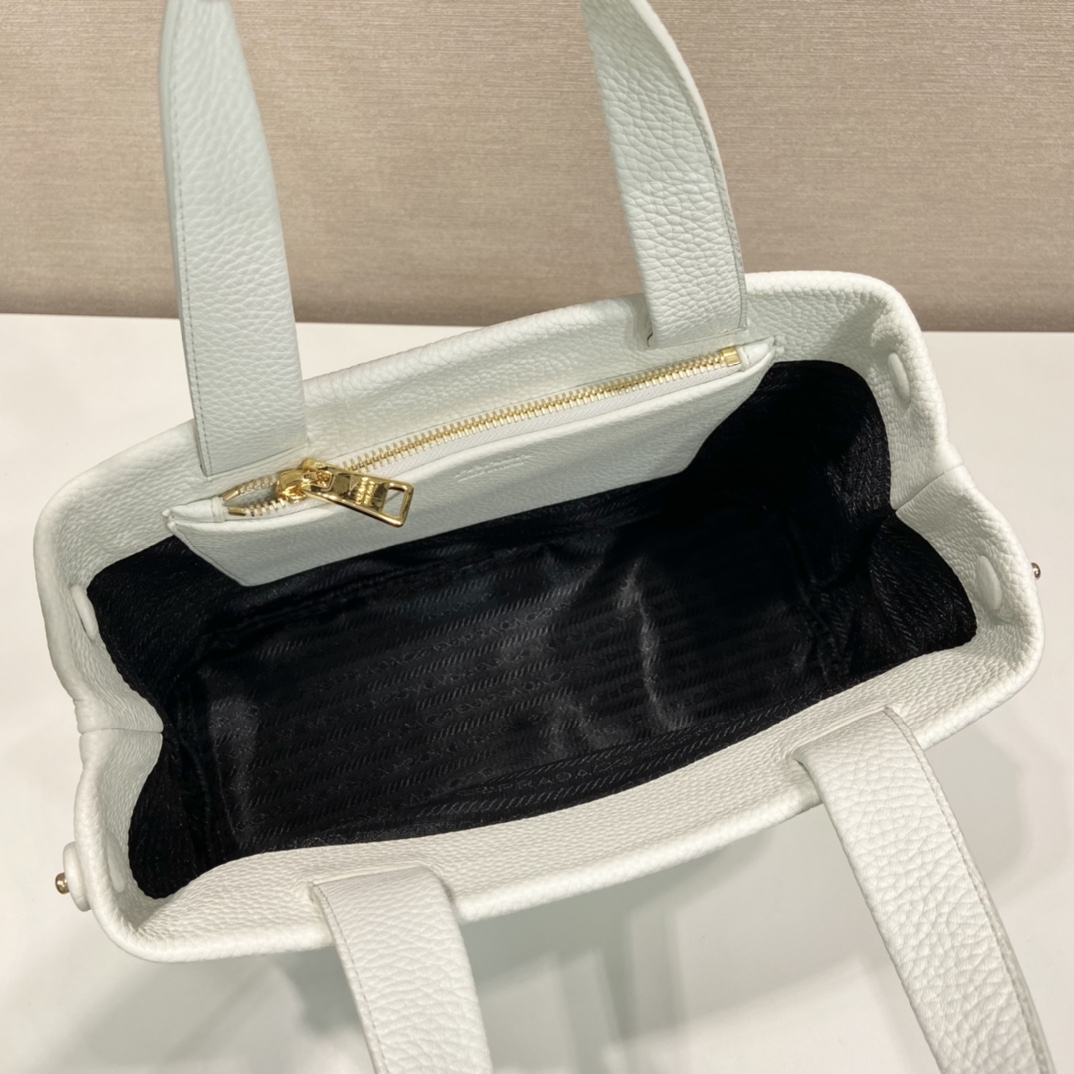 Pra*a tote bag