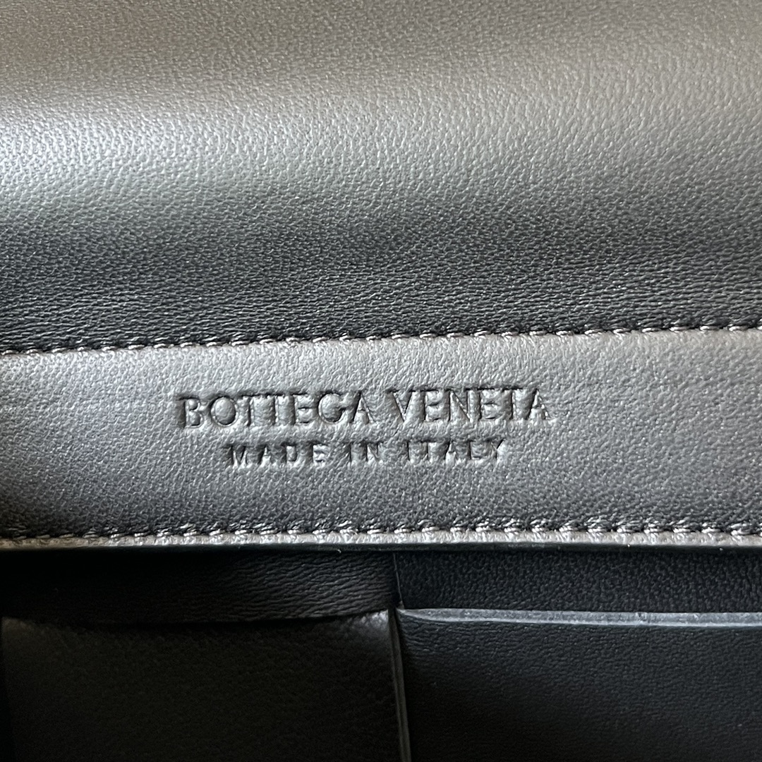 bo*te*ga Ve*ne*ta mini east-west arco tote
