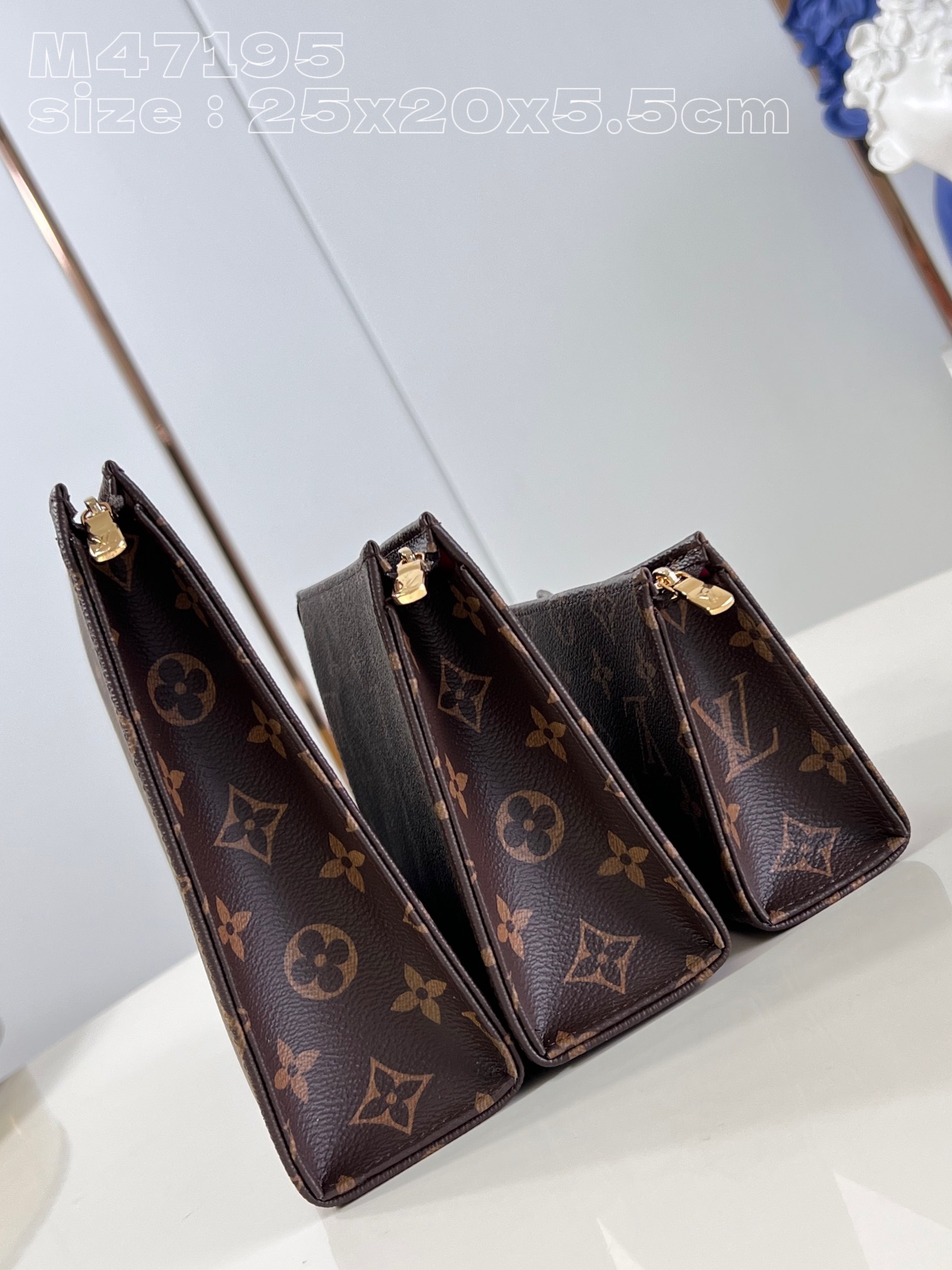 l**is V*t*n trio toilet pouch