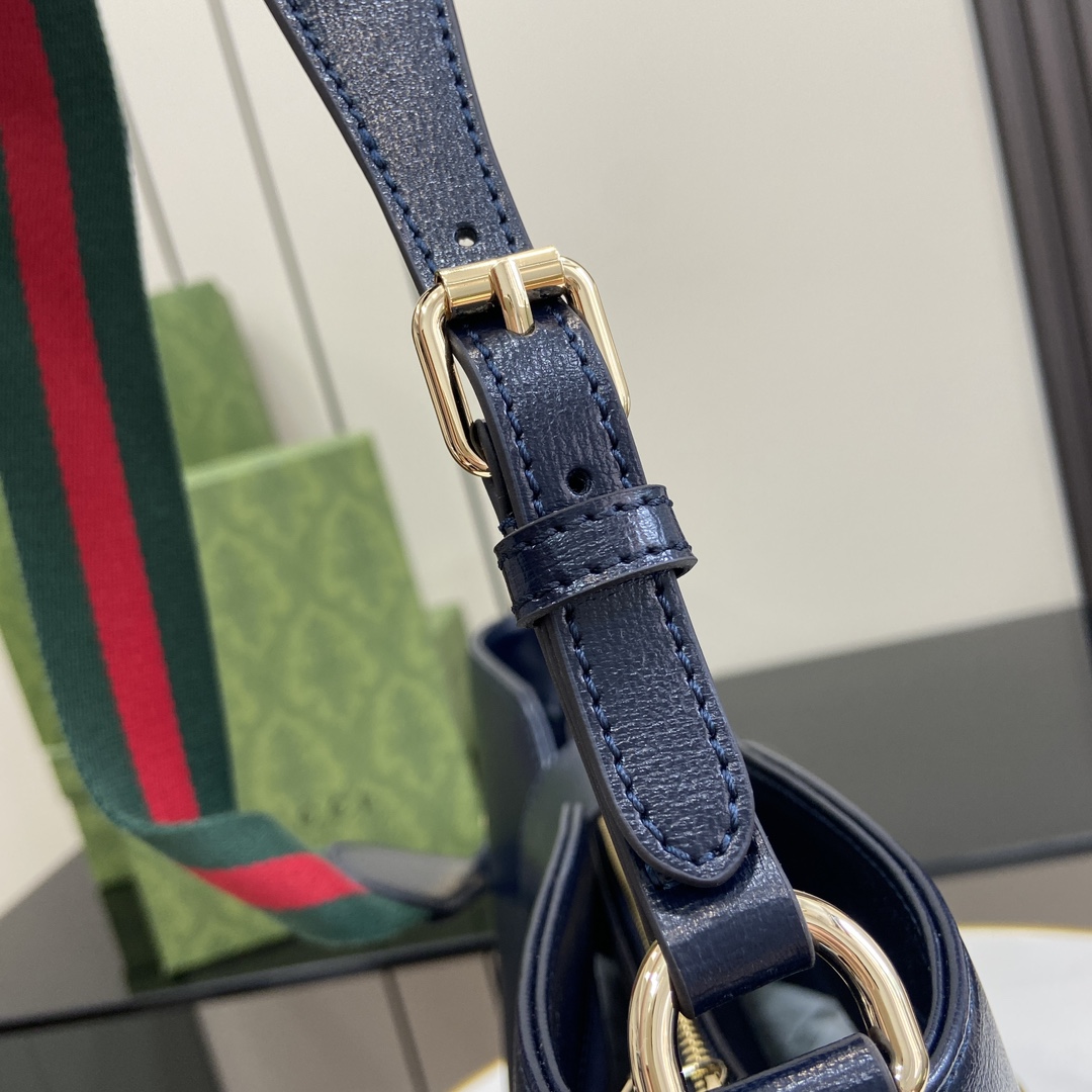 G*u*i medium bucket shoulder bag