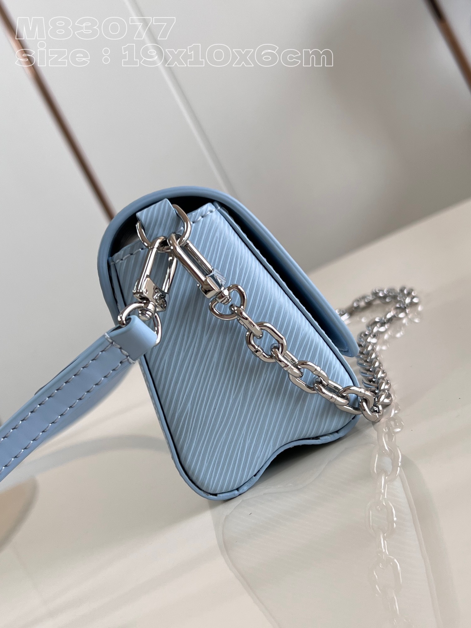 l**is V*t*n twist west pochette