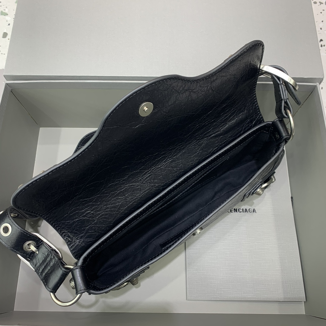 Balenciag Spring 24 · Le cagole Large Bag