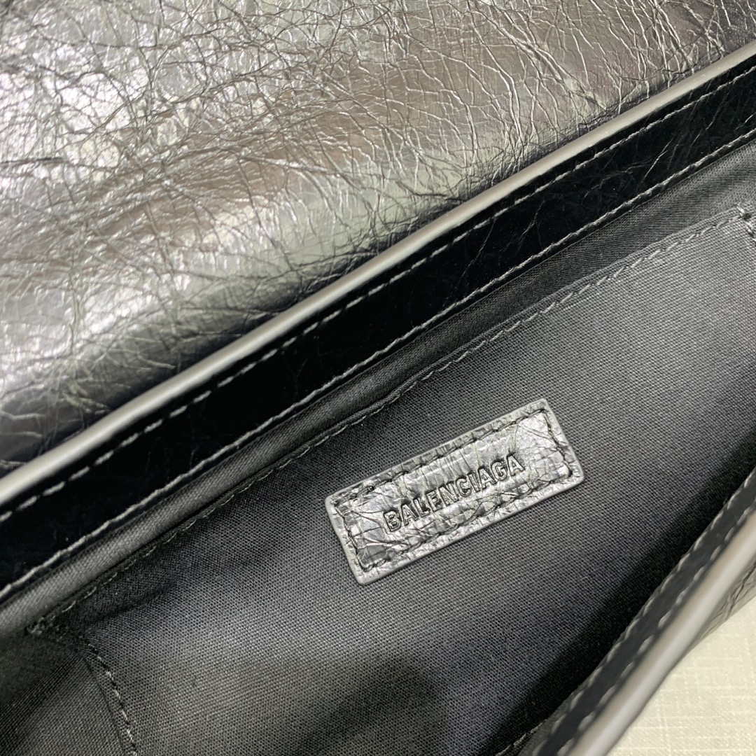 Balenciag Spring 24 · Le cagole Large Bag