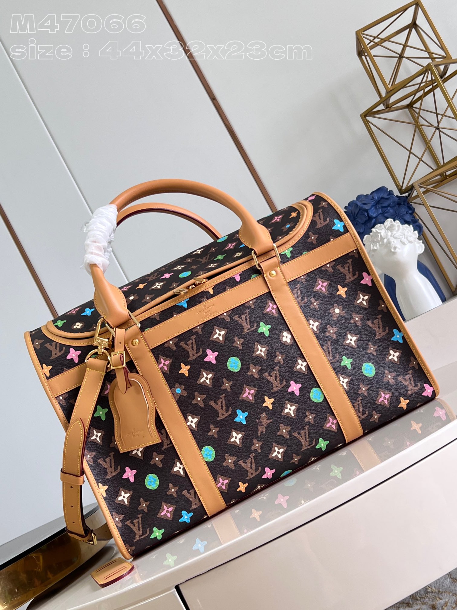 l**is V*t*n dog  bag