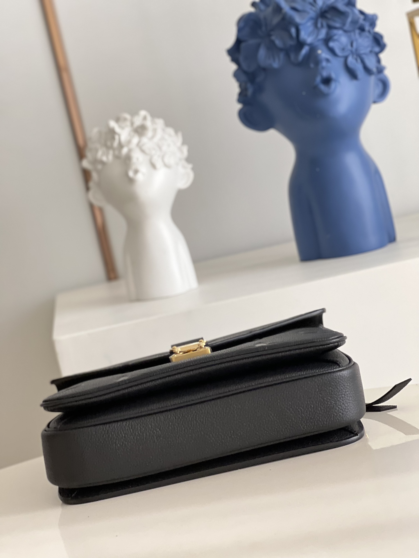 l**is V*t*n pochette metis bag