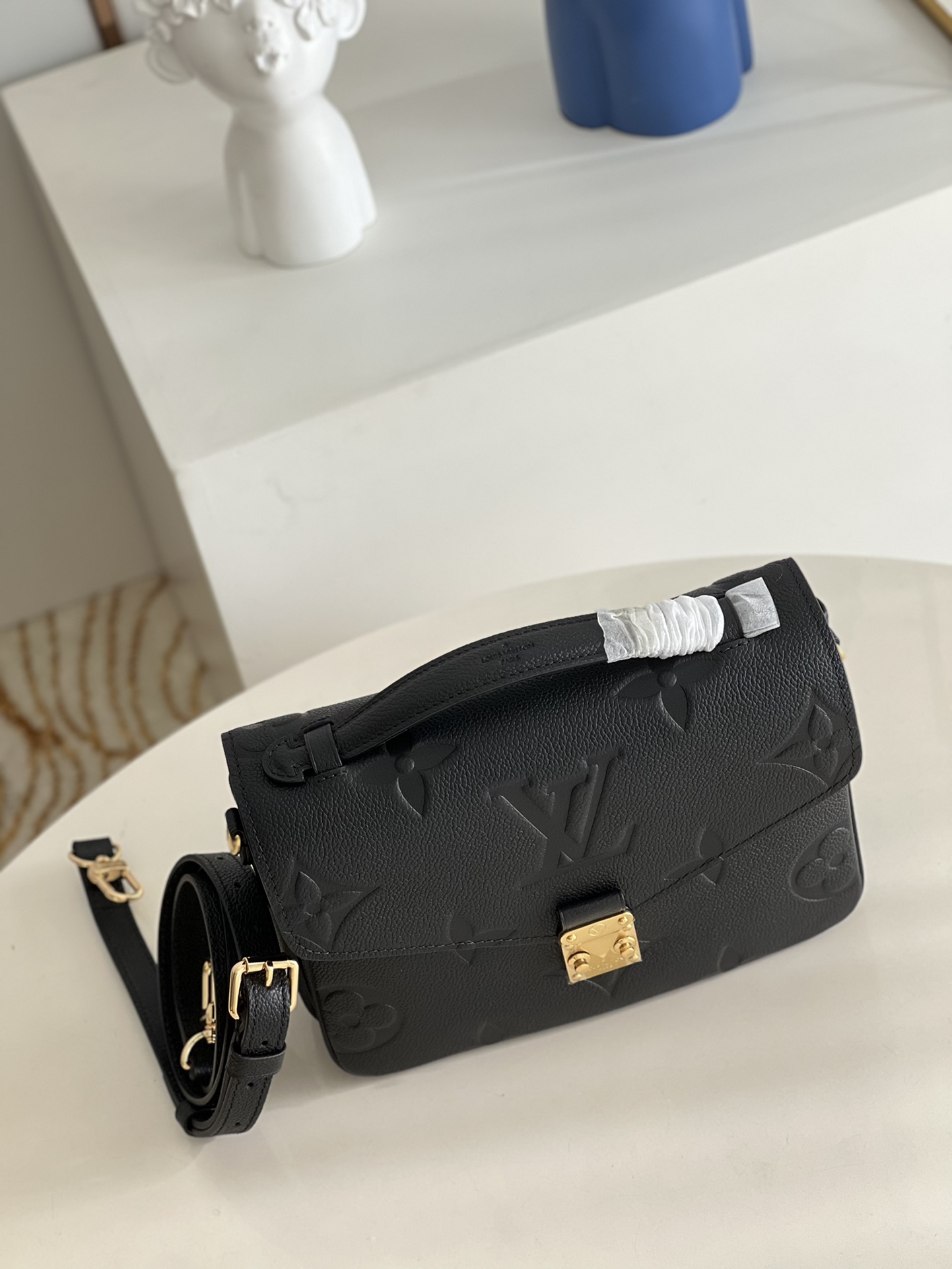 l**is V*t*n pochette metis bag