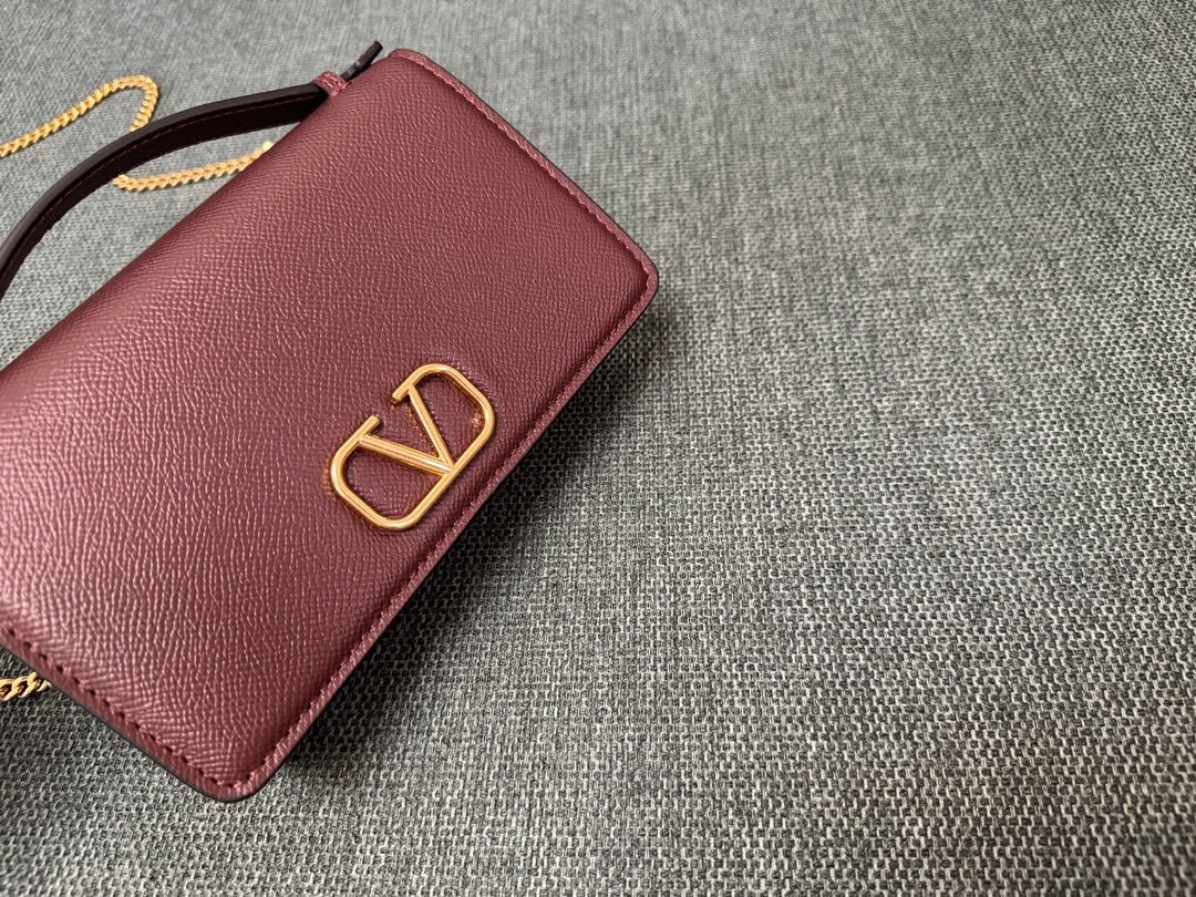 Valentino Garavani Vring WOC Chain Bag