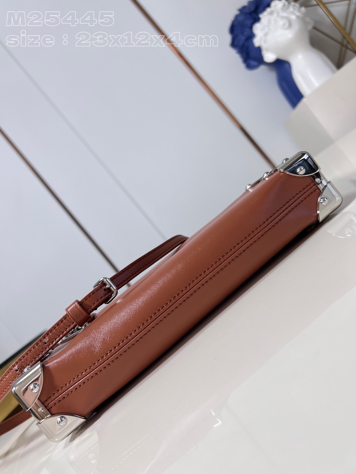 l**is V*t*n slim trunk handbag
