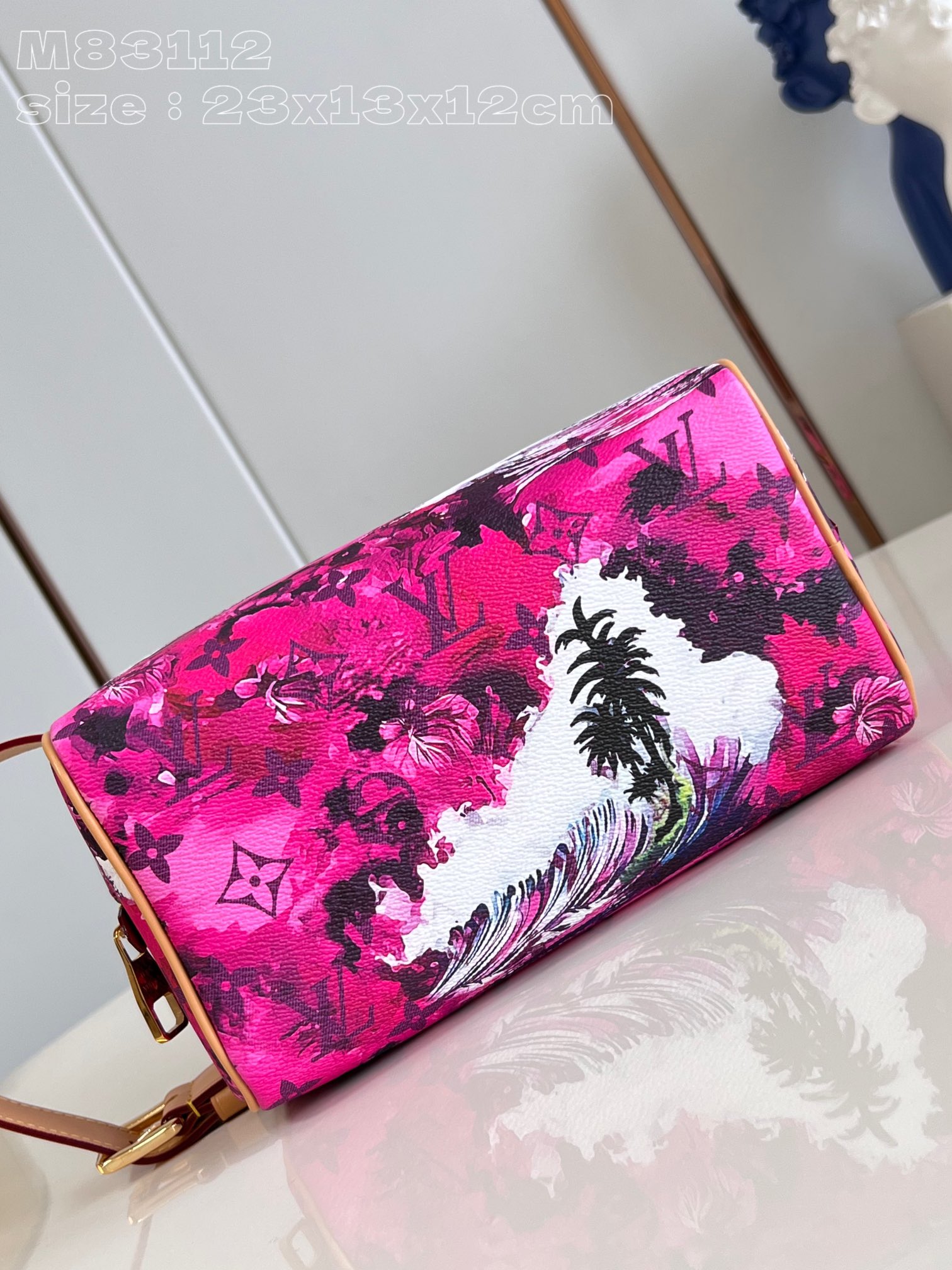 l**is V*t*n locker dopp kit