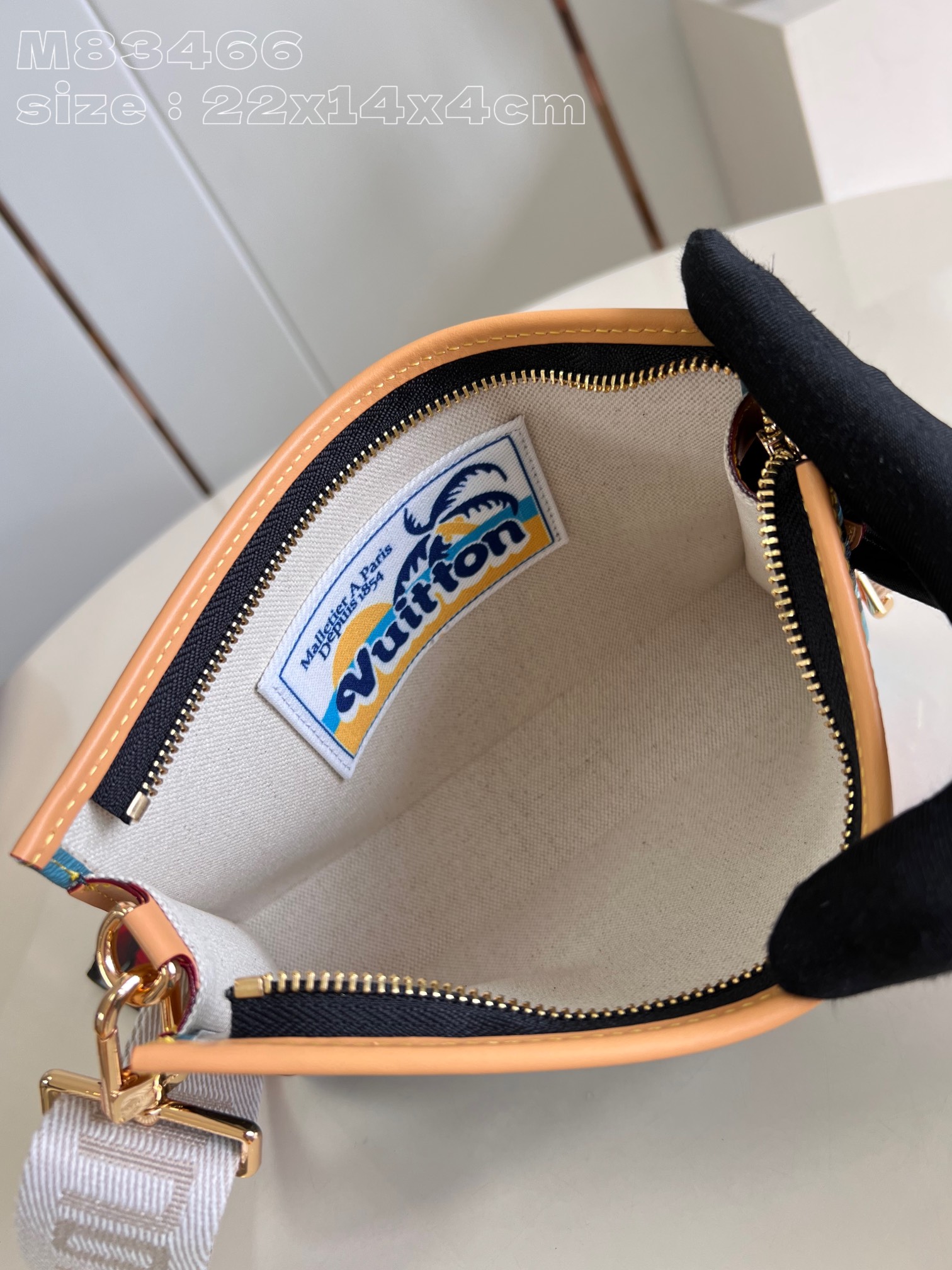 l**is V*t*n gaston wearable wallet
