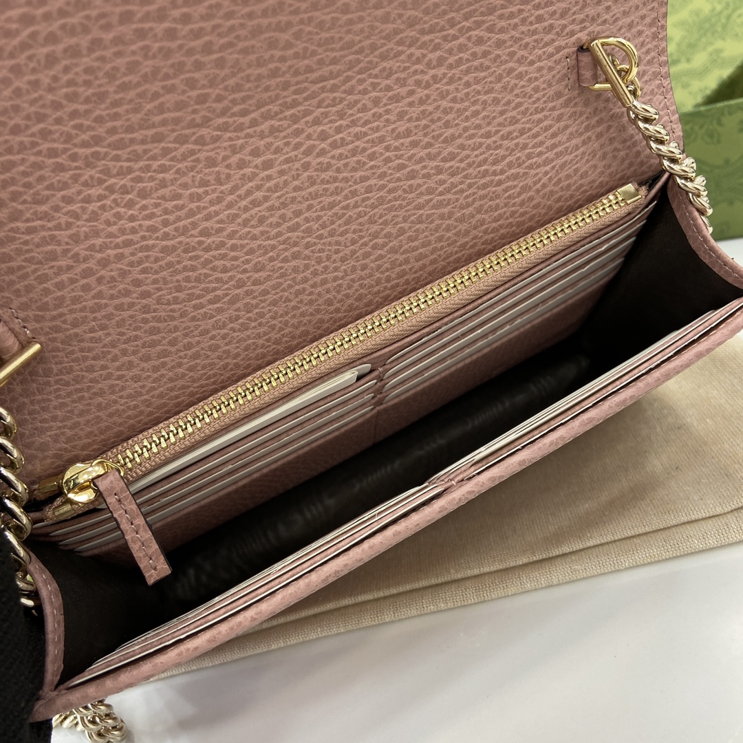 G*u*i interlocking g chain wallet