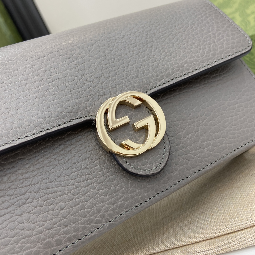 G*u*i interlocking g chain wallet