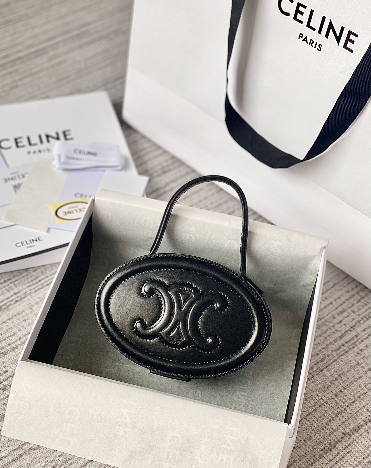 Ce**e oval minaudiere cuir triomphe