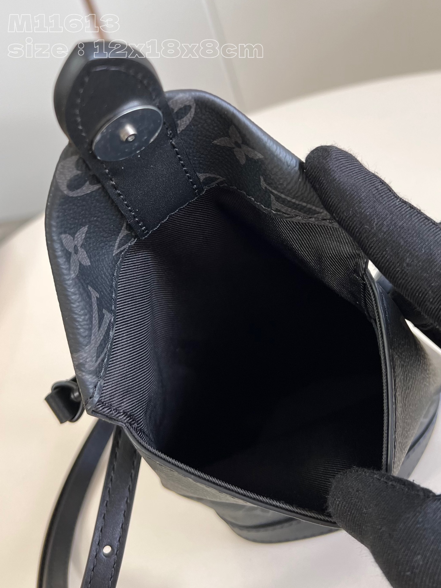 l**is V*t*n envelope pouch