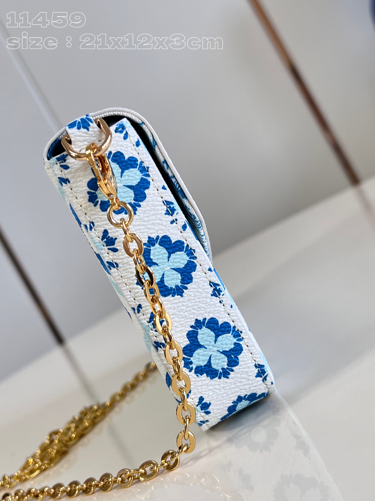 l**is V*t*n pochette félicie bag
