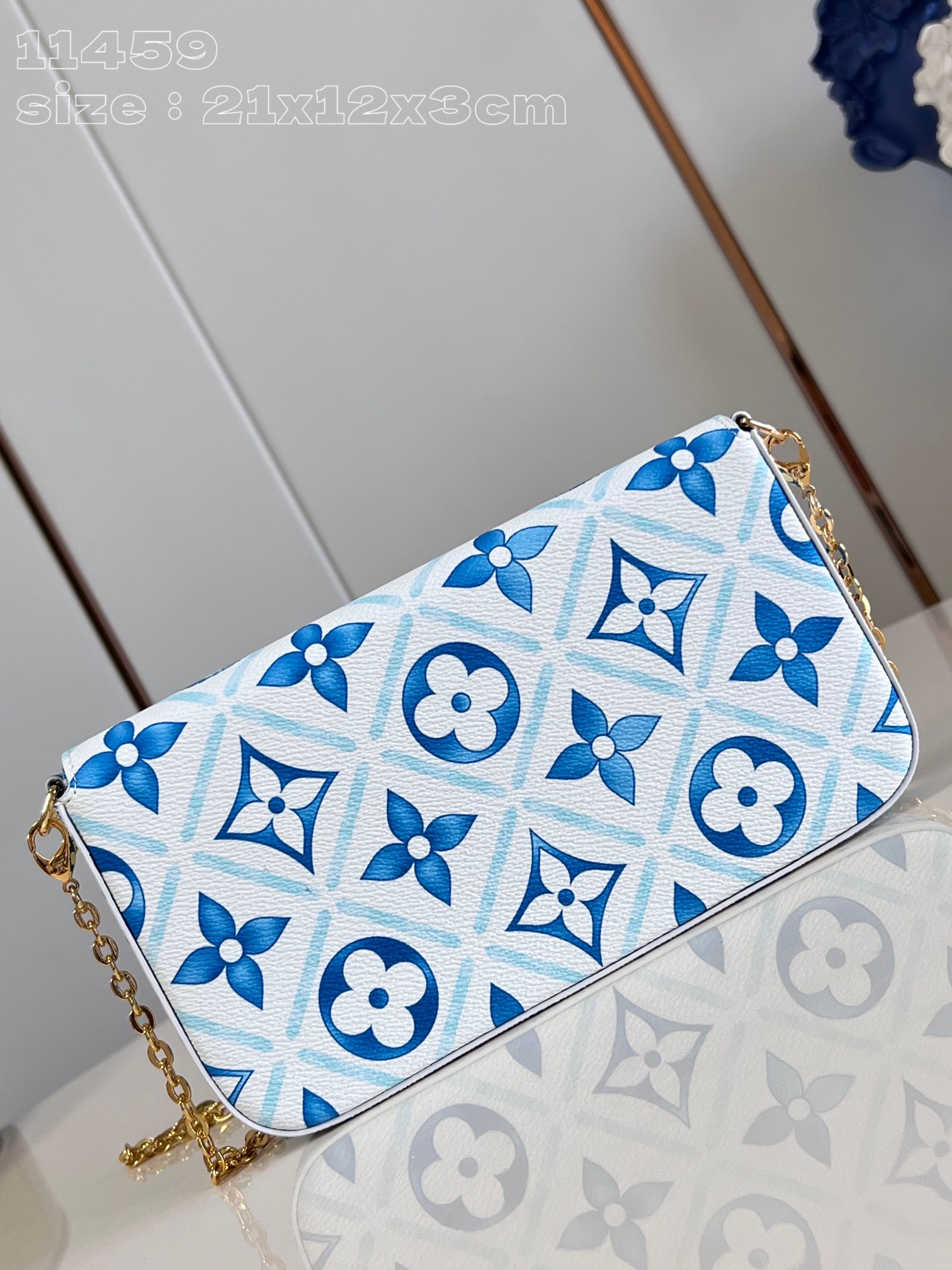 l**is V*t*n pochette félicie bag