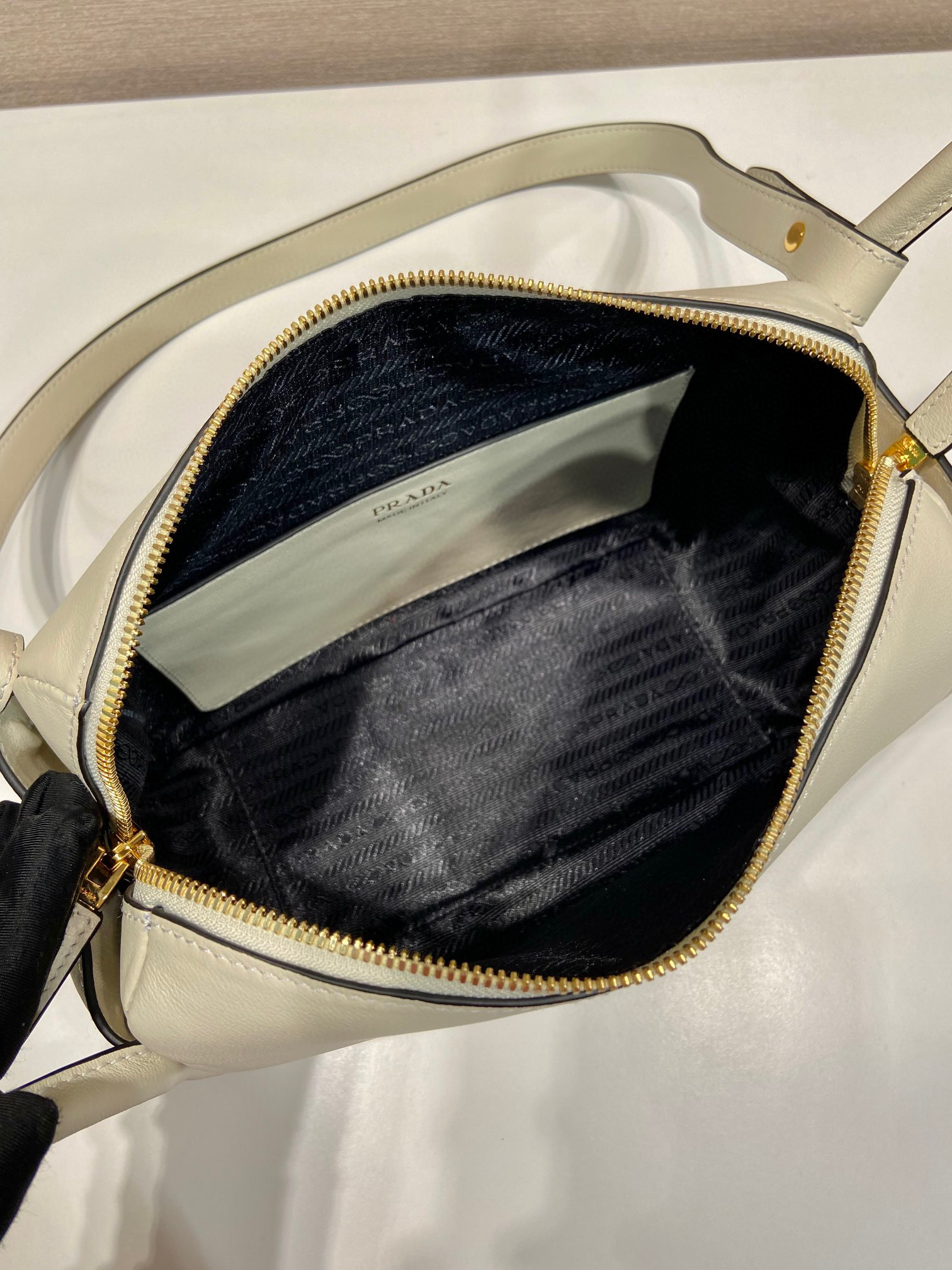 Pra*a darling leather handbag